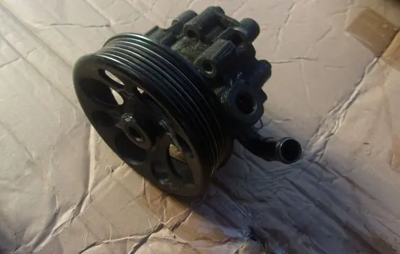 Opel Antara Power steering pump mounting bracket 