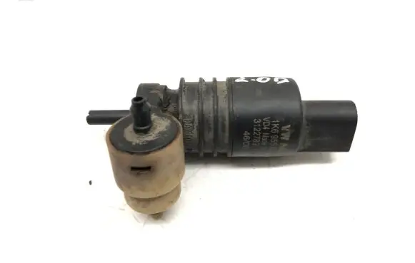 Volkswagen PASSAT B6 Windscreen/windshield washer pump 1K6955651 3122789