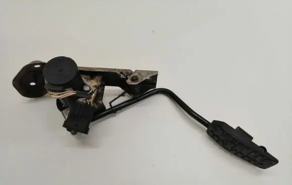 Nissan Almera Tino Accelerator throttle pedal 0281002425