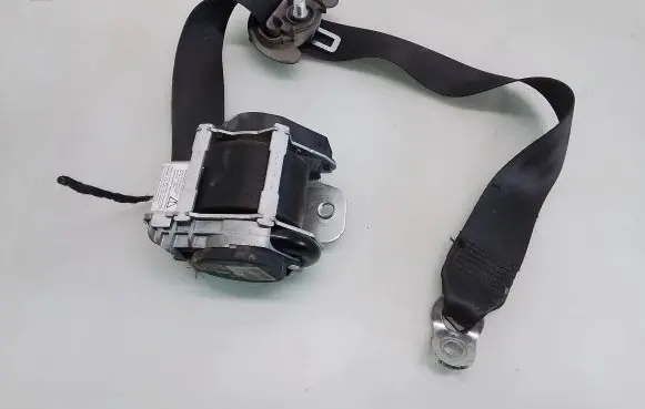 Volkswagen Golf V Front seatbelt 6087167F1C