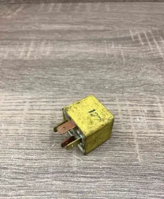 Volkswagen PASSAT B6 Other relay 4RA00351055