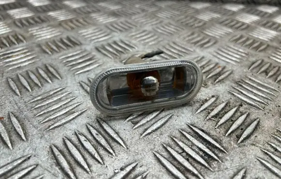 Volkswagen Transporter - Caravelle T5 Front fender indicator light