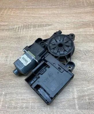 Volkswagen PASSAT B7 Front door window regulator motor 3C0959793C 3AA959701A FRONTRIGHT
