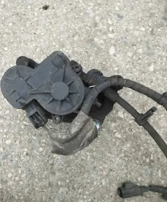 Ford Mondeo MK V Brake caliper pad carrier rear 