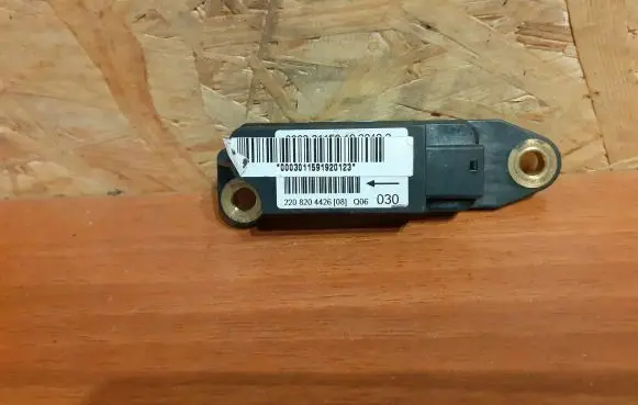 Mercedes-Benz S W220 Airbag deployment crash/impact sensor 2208204426