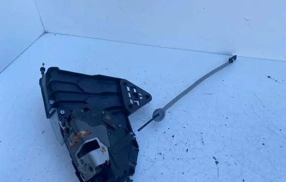 Volvo V60 Front door lock 31301738