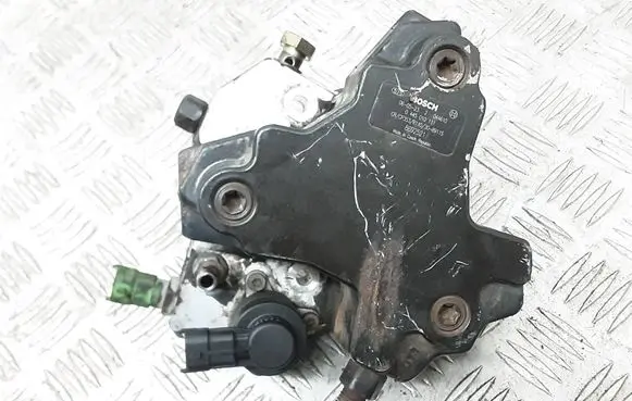 Volvo XC90 Fuel injection high pressure pump 8692521