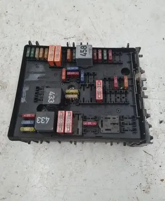 Volkswagen Touran I Fuse module 1K0937804B