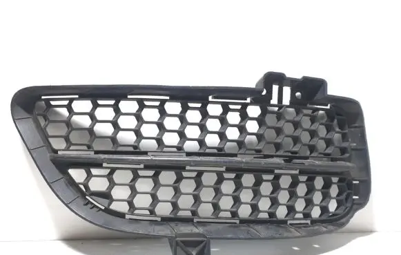 Volkswagen Touareg I Front bumper lower grill 7L6853666B