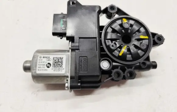 KIA Xceed Front door window regulator motor 82450J7015