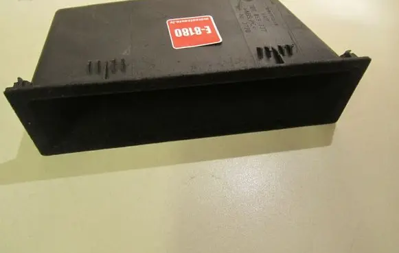 Volkswagen PASSAT B5.5 Glove box 3B0858337