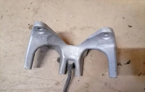 BMW M6 Gearbox mounting bracket 2284084