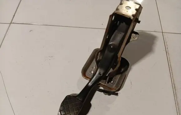 Volkswagen PASSAT B6 Brake pedal 1K1721057AL