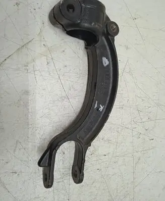Audi A6 S6 C7 4G Lower shock absorber bracket 8K0413