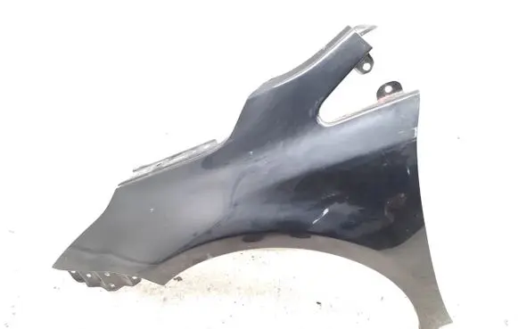 Toyota Avensis T270 Fender