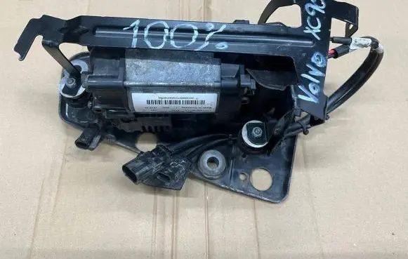 Volvo XC90 Air suspension compressor/pump 15150000713 M140000