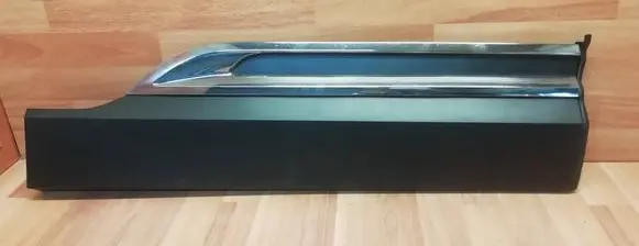 Rear door trim (molding)