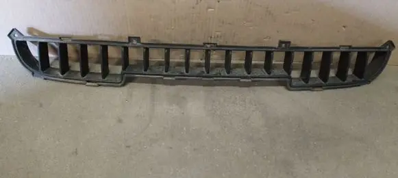 KIA Sorento Front bumper lower grill 865613E500