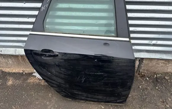 Opel Astra J Rear door
