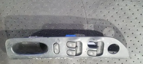 Renault Laguna I Electric window control switch