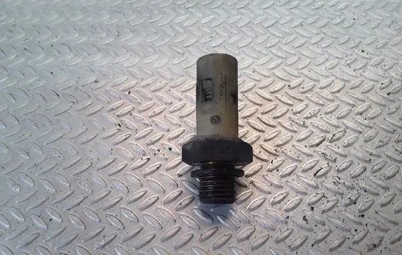 Volvo S40, V40 Oil pressure sensor 