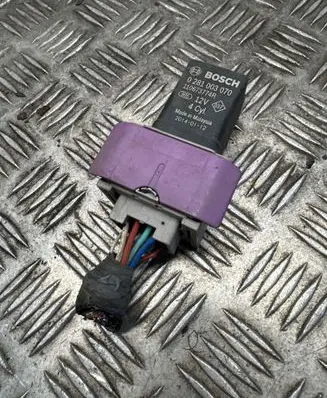 Nissan Qashqai Glow plug pre-heat relay 0281003070 20140112 110673774R