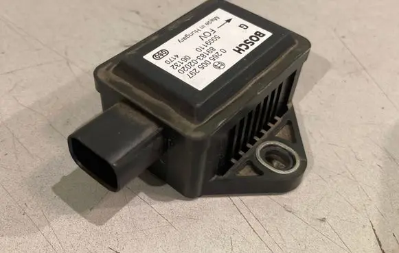 Toyota Avensis T250 ESP acceleration yaw rate sensor 0265005297 8918302020