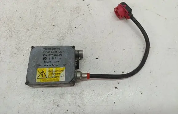 BMW 7 E38 Voltage converter/converter module 8387114