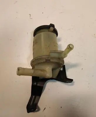 Toyota Avensis T250 Power steering fluid tank/reservoir