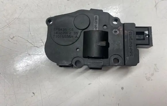 BMW X5 E70 Air flap motor/actuator T1015556H