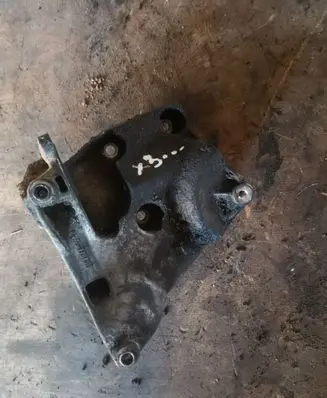 BMW X3 E83 A/C compressor mount bracket 7787319