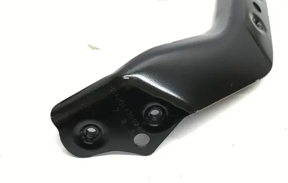 Mercedes-Benz C W204 Front bumper mounting bracket A2046200285