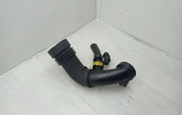 Citroen C3 Picasso Turbo air intake inlet pipe/hose 9683725080