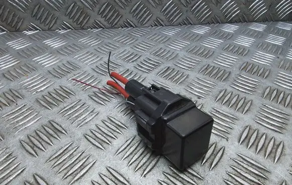 Coolant fan relay