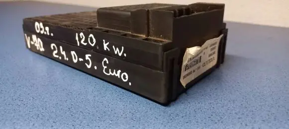 Volvo V70 Fuse module 08679899