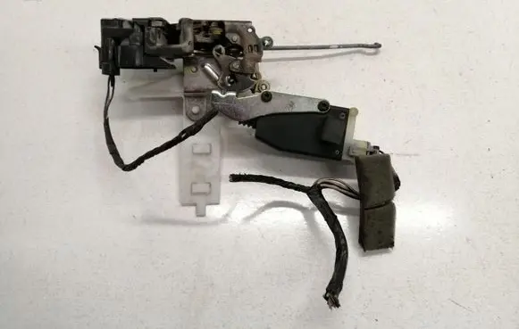 Opel Sintra Front door lock 605328
