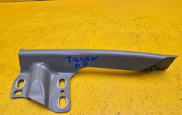 Volkswagen Tiguan Allspace Fender mounting bracket 5NA821184
