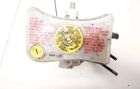 Skoda Superb B5 (3U) Brake fluid reservoir 32067009