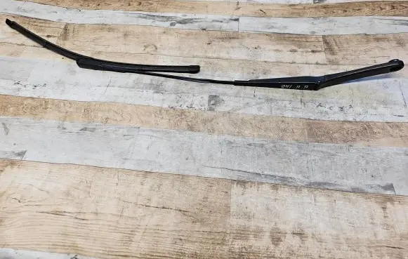 Audi A5 8T 8F Front wiper blade arm 8T1955408A