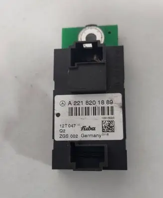 Mercedes-Benz S W221 Aerial antenna amplifier A2218201889 12T047 12415000