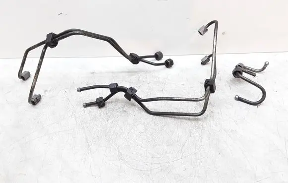 Fuel injector supply line/pipe