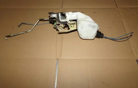 Mitsubishi Galant Front door lock