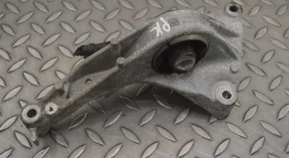 Tesla Model 3 Engine mounting bracket 109075450B