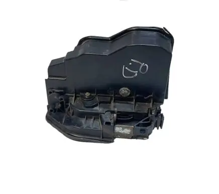 BMW X3 F25 Front door lock 7318416
