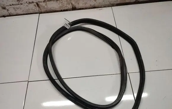 Peugeot 307 Rubber seal front coupe door 