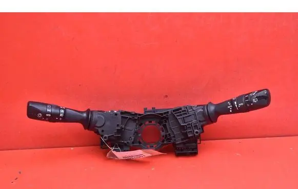 Toyota Auris E180 Other switches/knobs/shifts 0272017F852