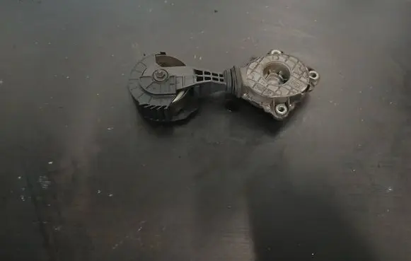 Peugeot 308 Generator/alternator belt tensioner V75710 148003