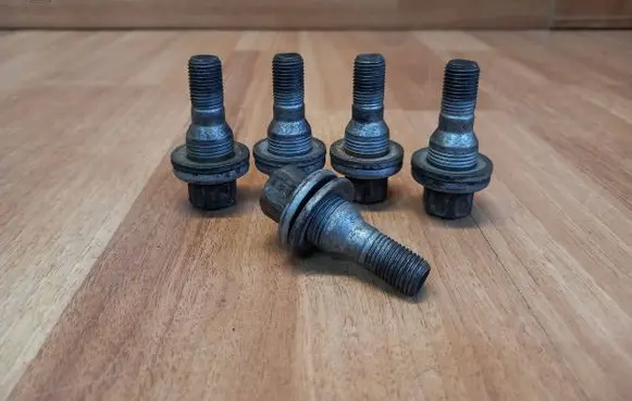 Nuts/bolts