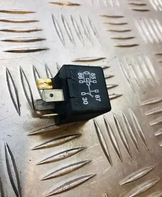 Audi A8 S8 D3 4E Other relay 8D0951253A
