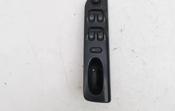 Renault Laguna I Electric window control switch 7701699599